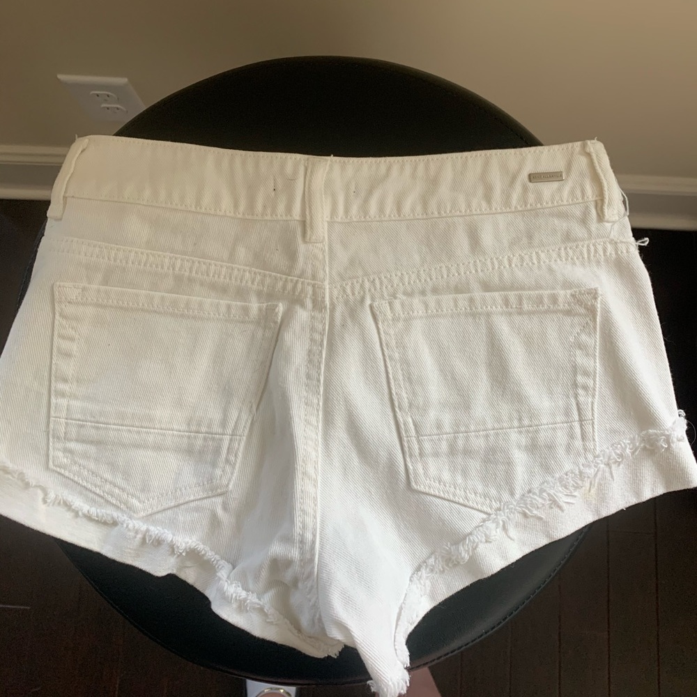 Cute white shorts!